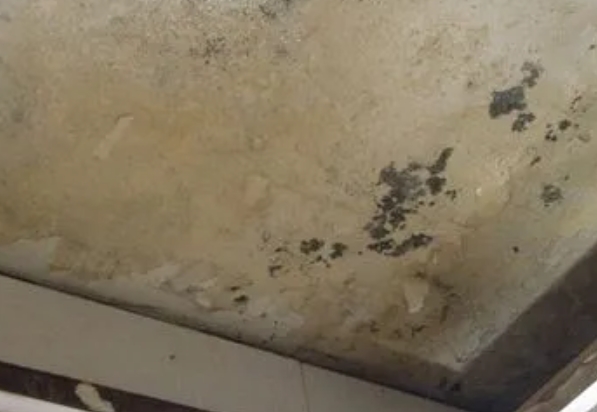 嫩江阳台漏水维修公司分享下嫩江卫生间渗水维修需要注意哪些问题。